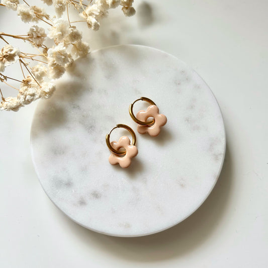 Boucles d’oreilles fleur beige – Fait main