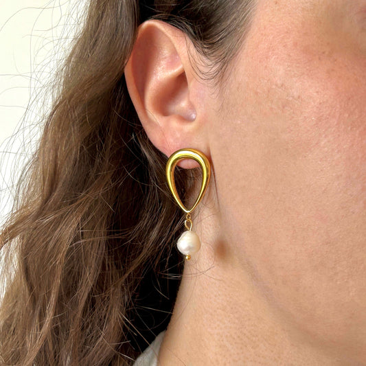 Boucles d’oreilles goutte avec perle d’eau douce